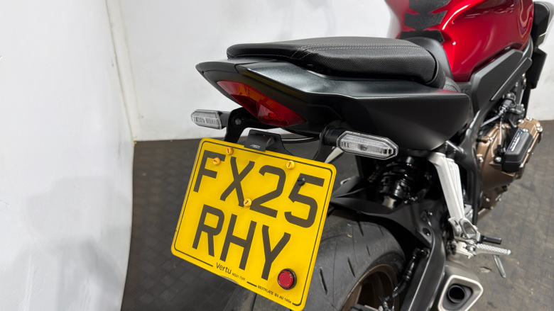 24MY Honda CB650R E-Clutch